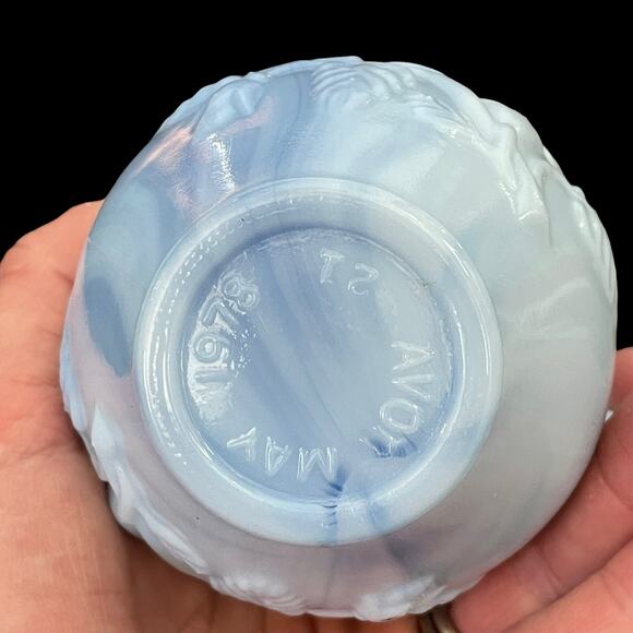 Vintage Avon Blue Milk Glass Pitcher w/ Stopper 1978 Victorian Rose Floral - Picture 10 of 11